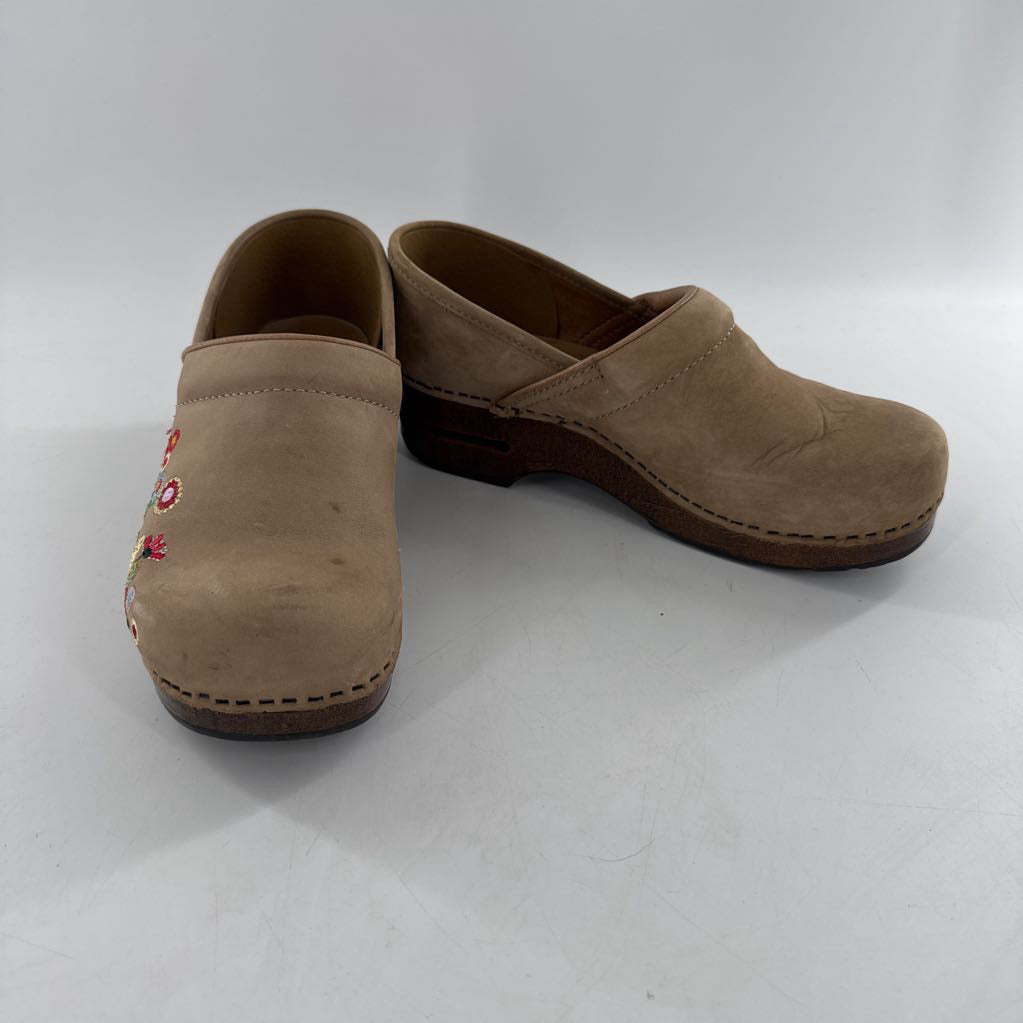 9 flo embroidered slip-on clogs