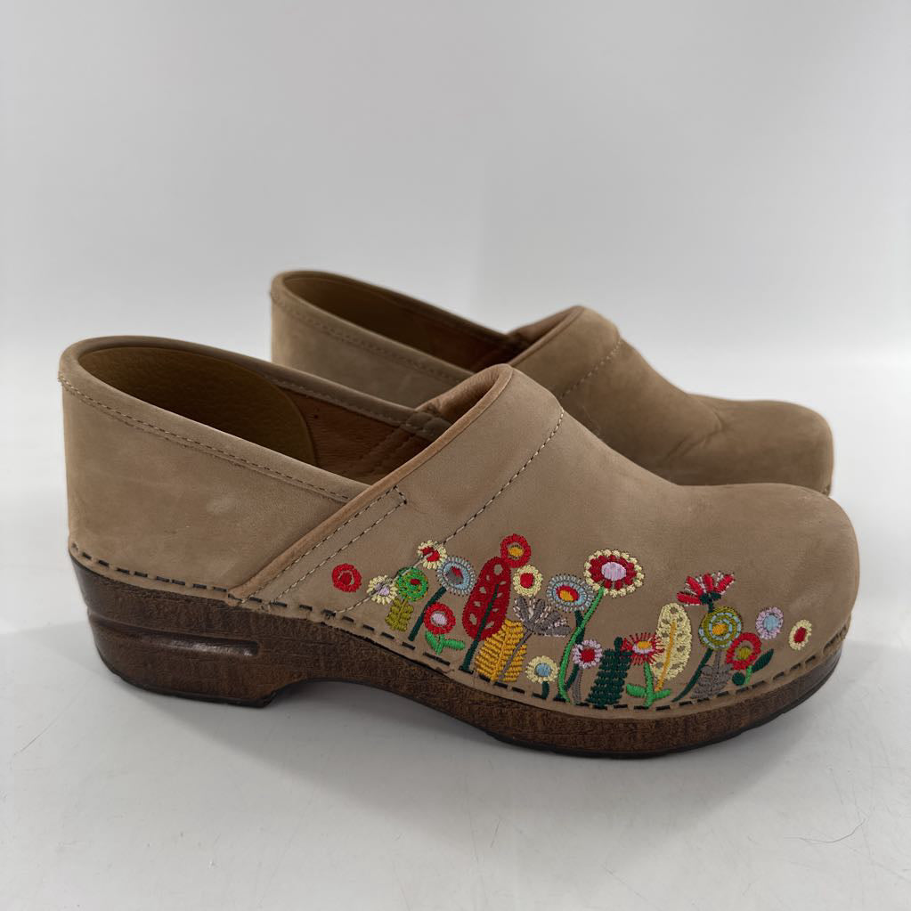 9 flo embroidered slip-on clogs