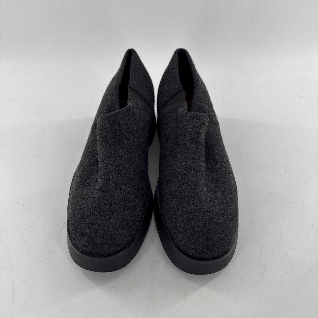 9.5 fleece slip-ons