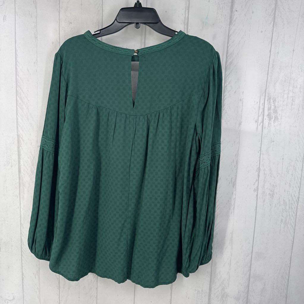 L notch neck hi-lo l/s top