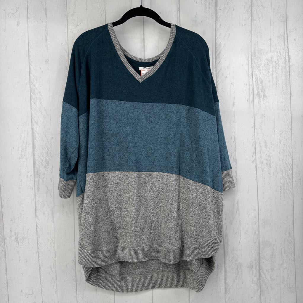 R34 3X colorblock v-neck 3/4 slv top