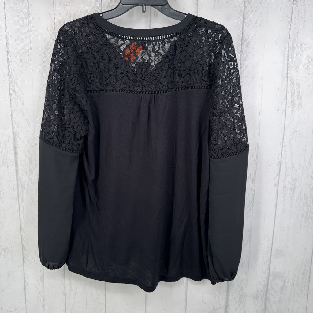 R69 L lace trim v-neck l/s top