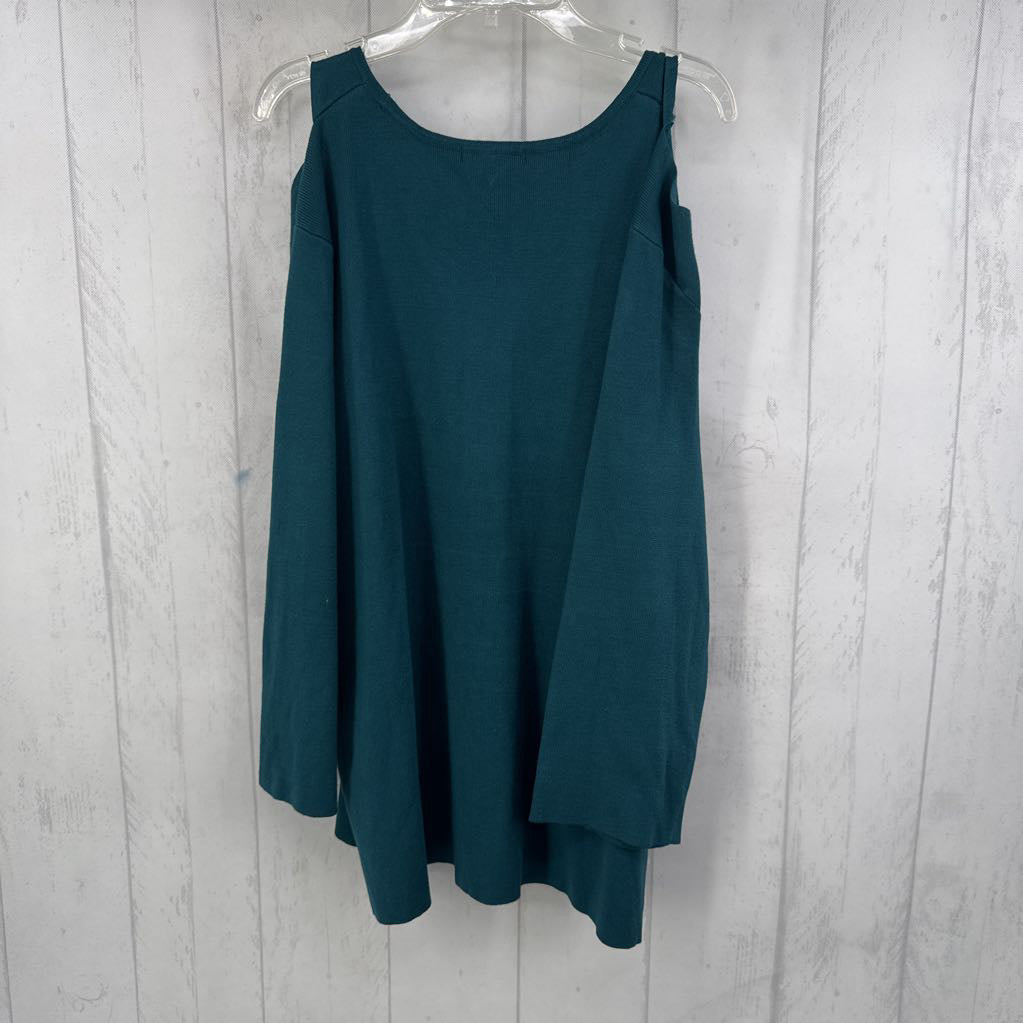 2X cold shoulder sweater