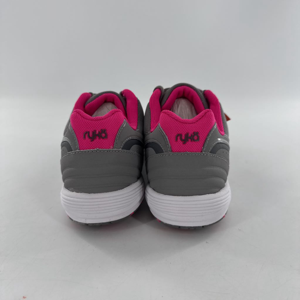 7.5W lace-up sneaker