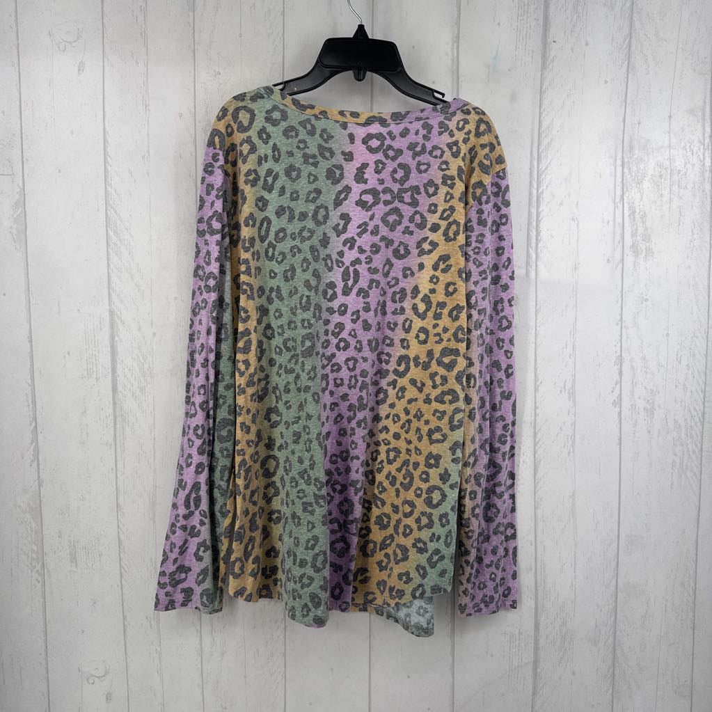 XL animal print v-neck l/s top
