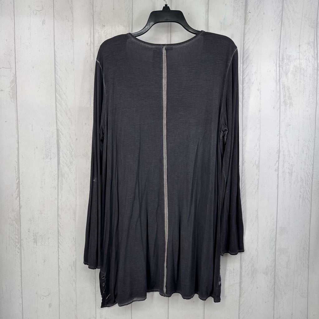 L/XL hard seem l/s top