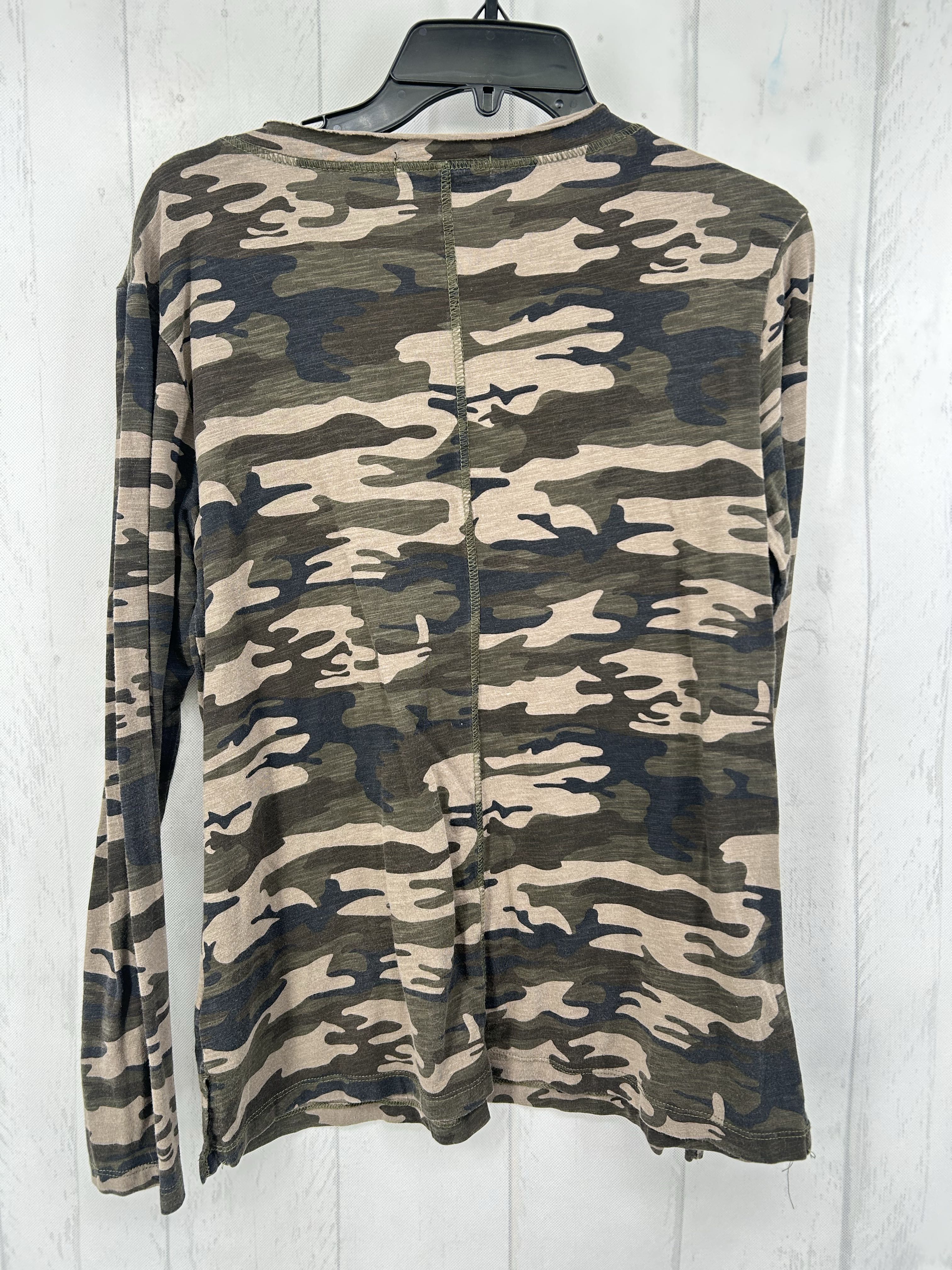 M camo print v-neck l/s tee