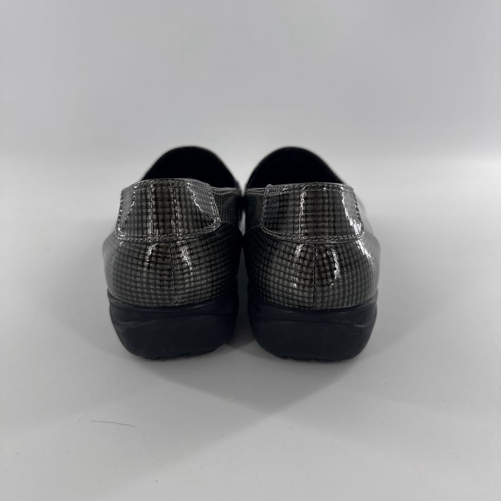 8 patent leather loafers