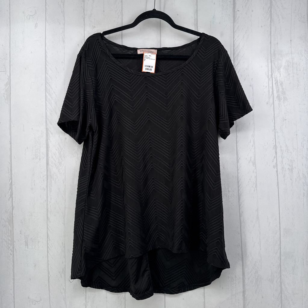 1X chevron hi-lo s/s top