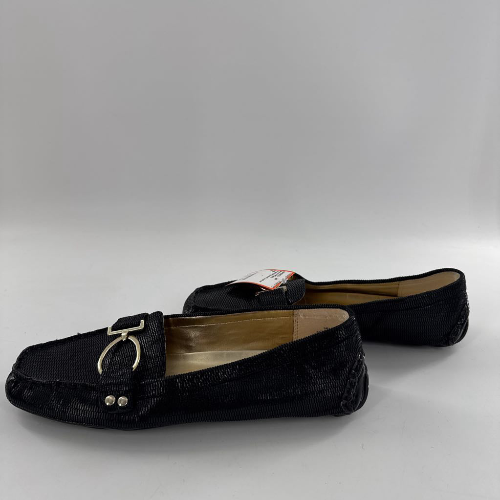 9 embossed loafer