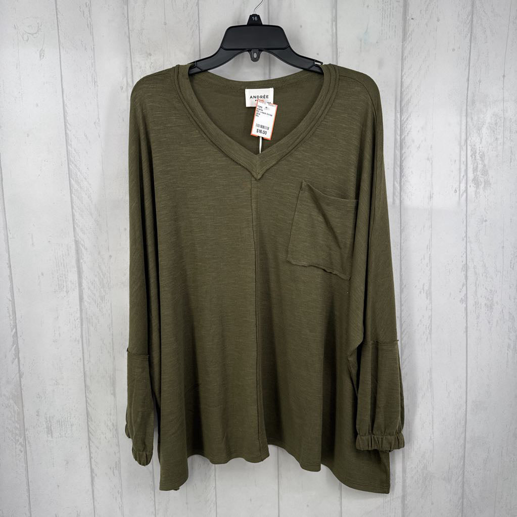 M/L v-neck l/s top