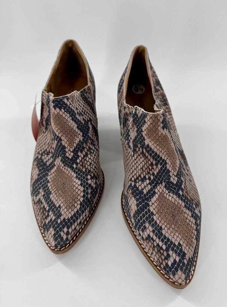 9.5 leather snakeskin print bootie