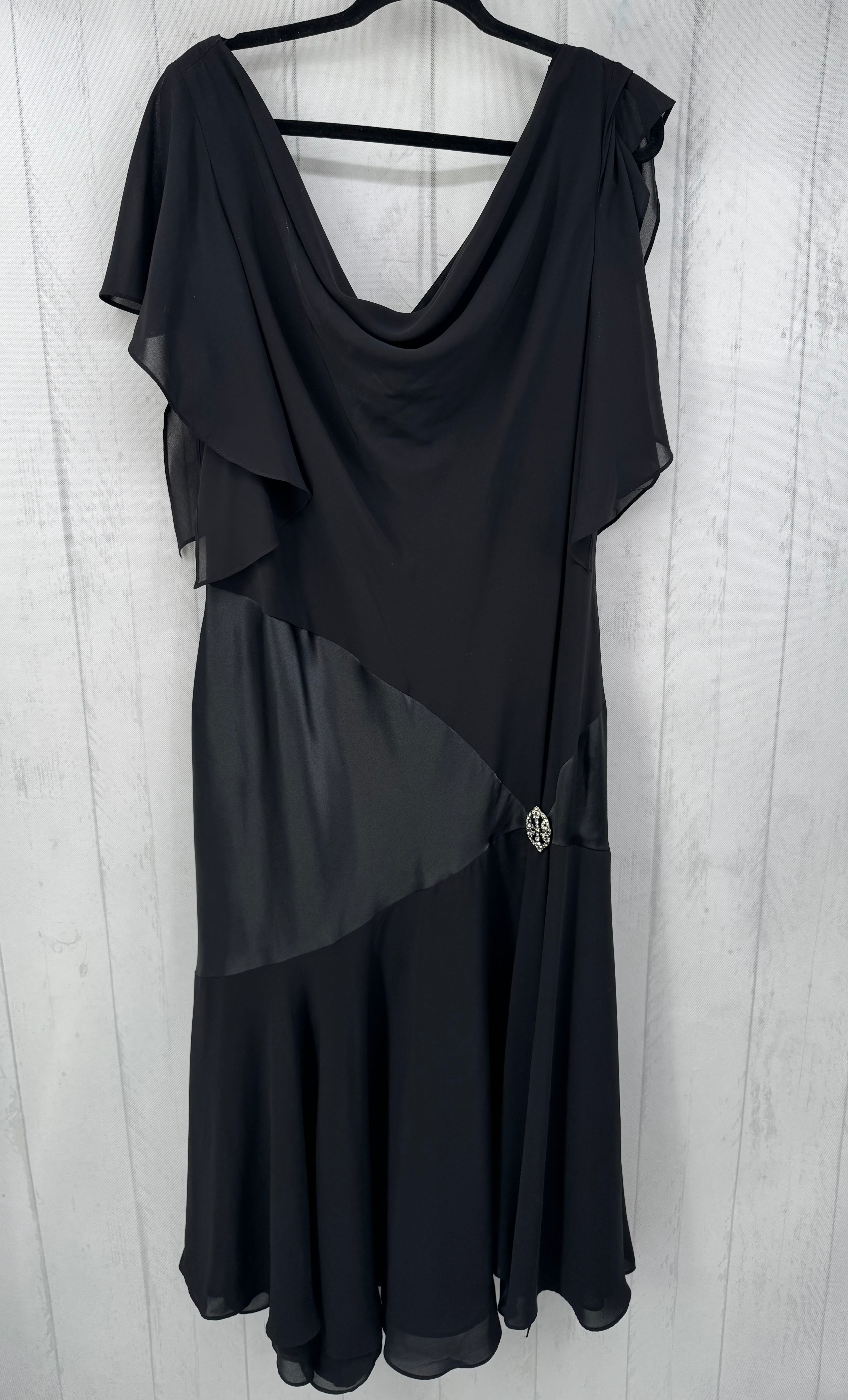 18W flowy slv rhinestone accent dress