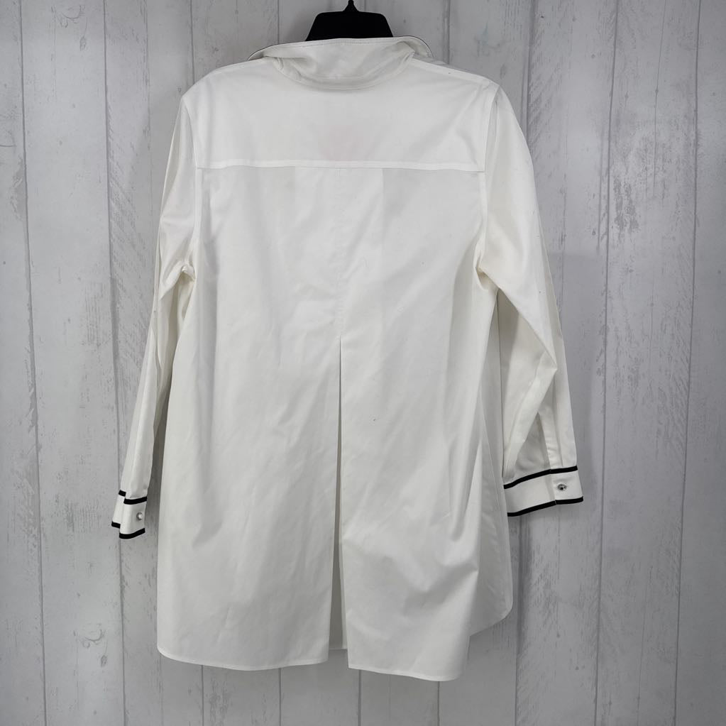 L/XL button down hi-lo l/s top