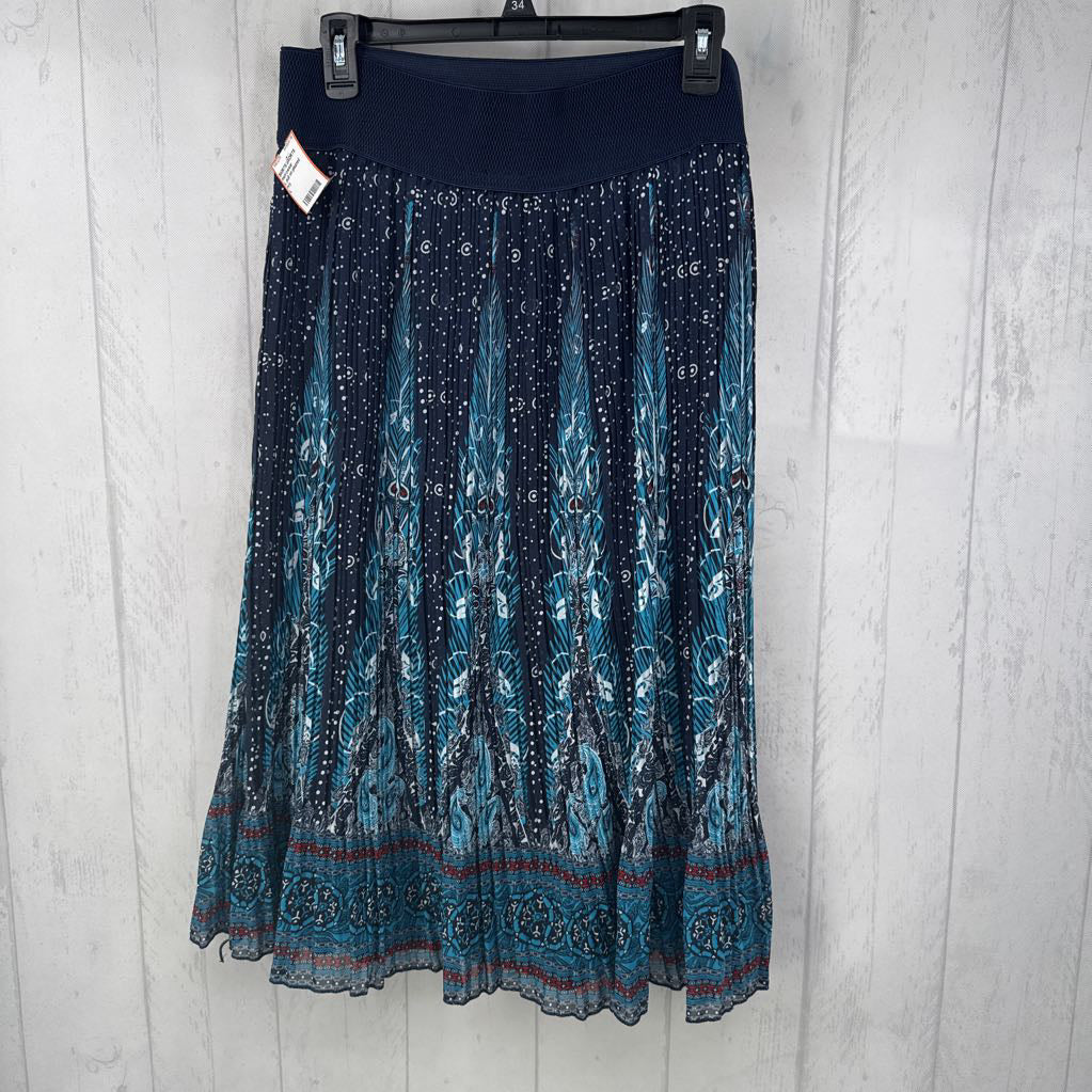 L pull on pleated skirt
