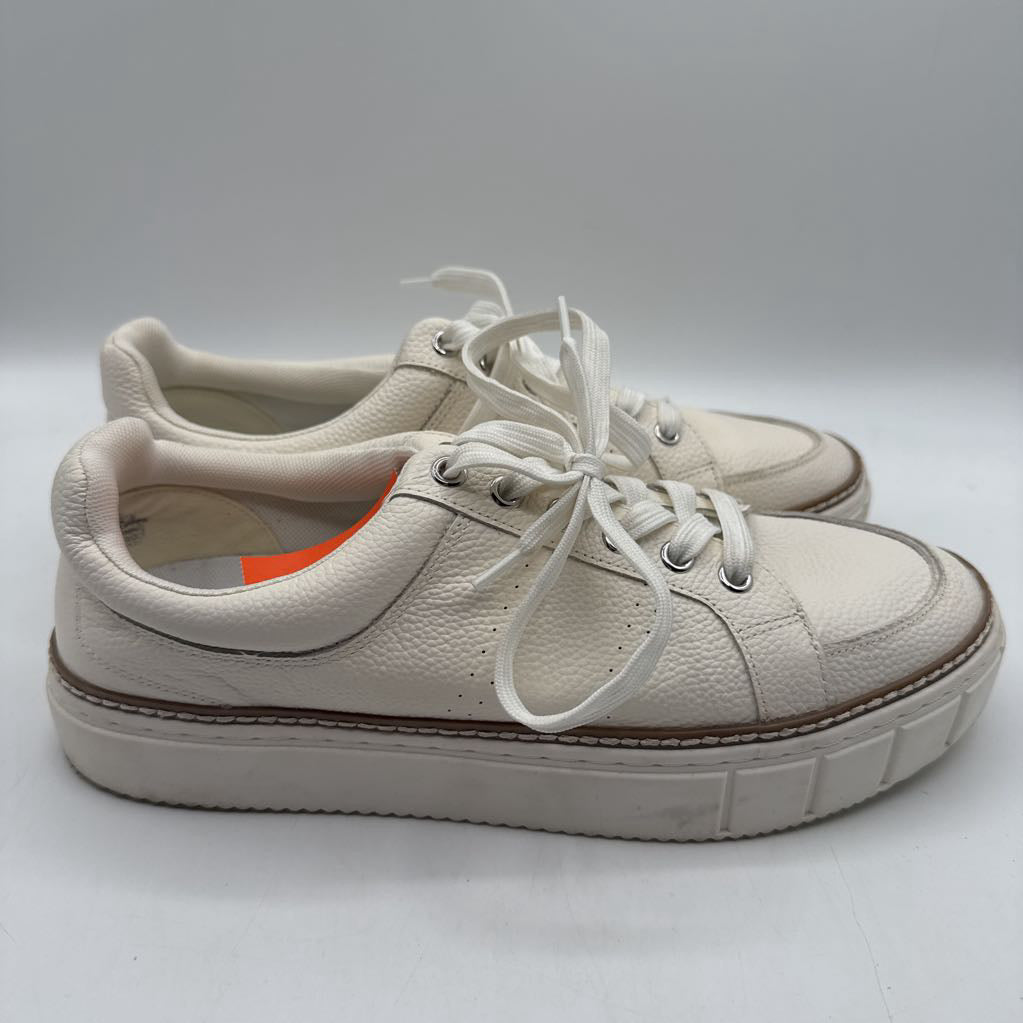 11 leather lace-up sneaker