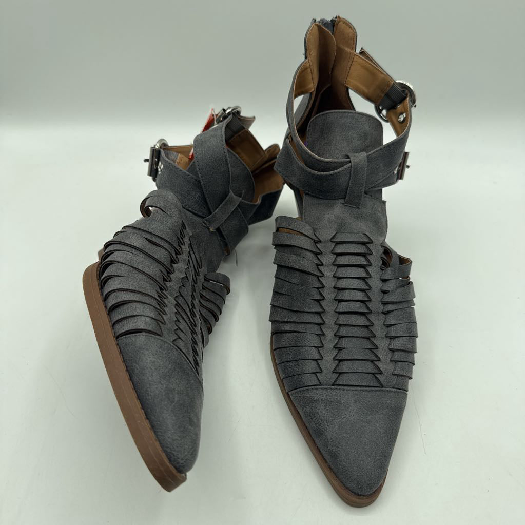 8 ankle zip bootie heels