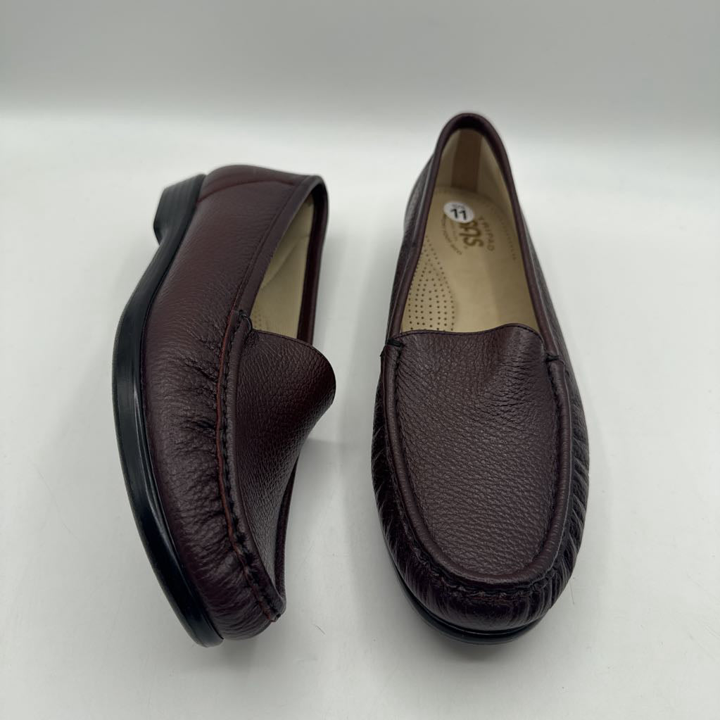 11 leather loafer