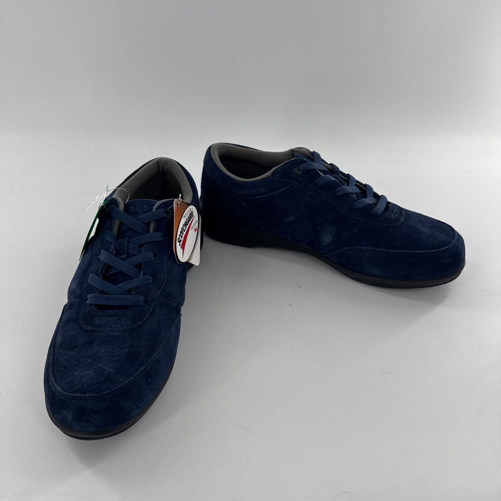 10 suede lace-up sneaker