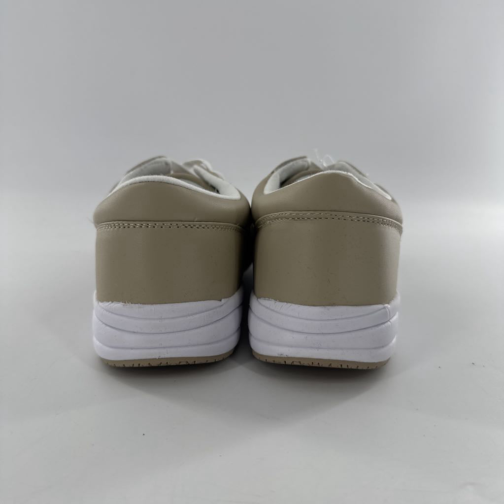 10 leather lace-up sneaker