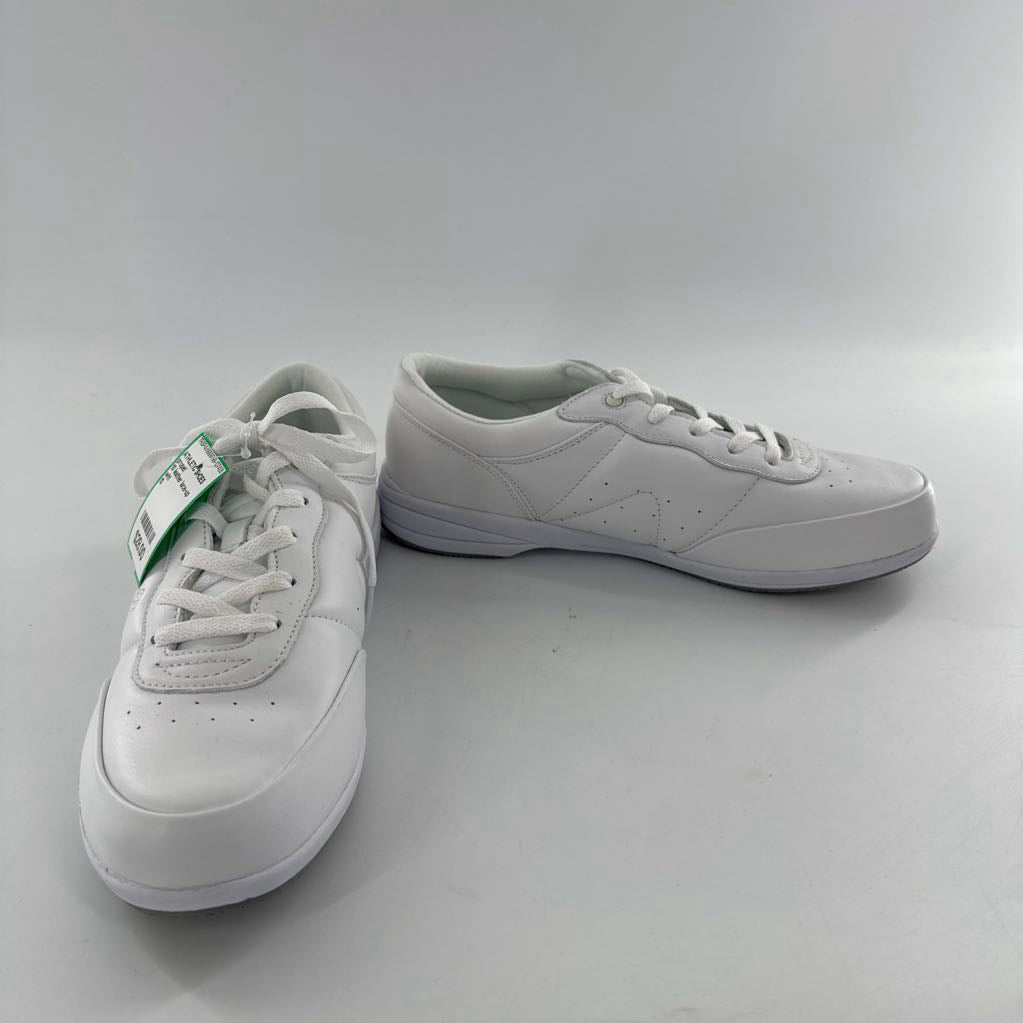 10 leather lace-up sneaker