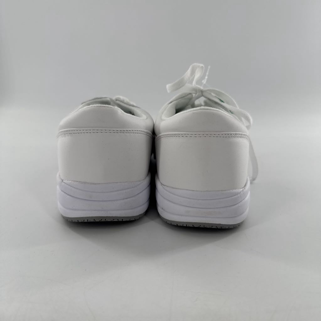 10 leather lace-up sneaker