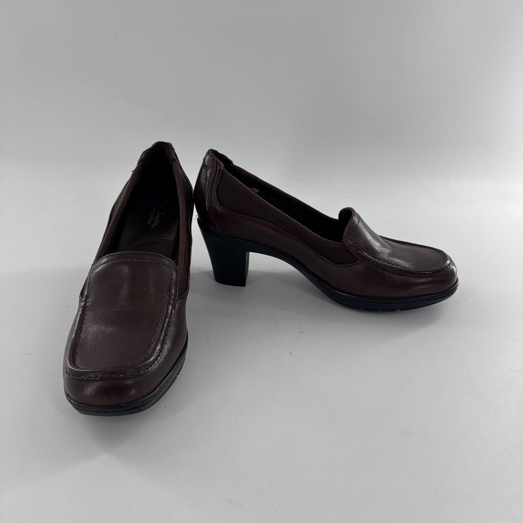 7 leather low heel pump