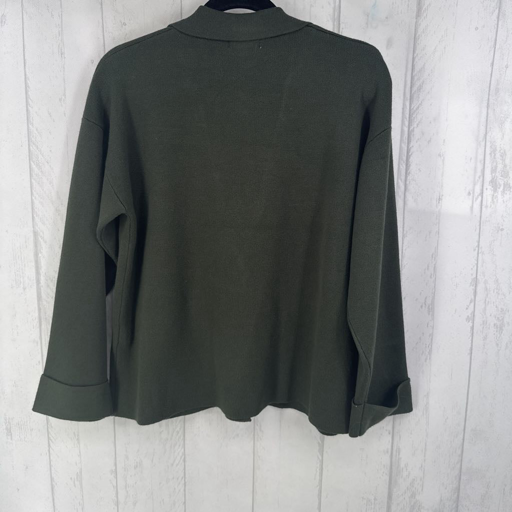 M button front sweater