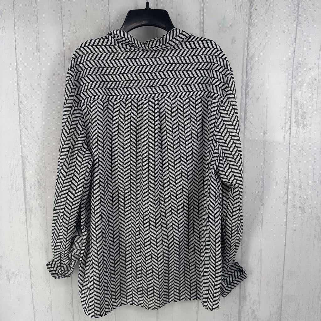 XL printed button down l/s top