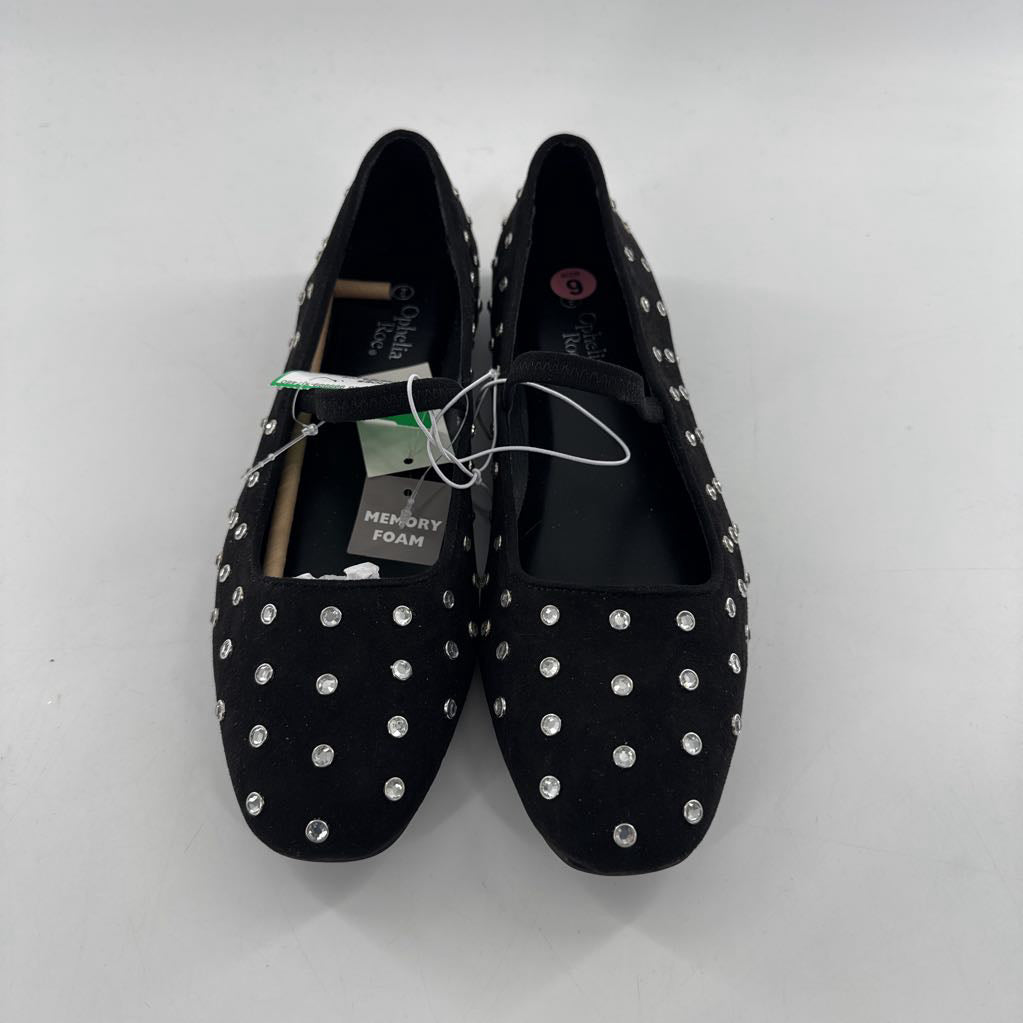 R35 9 studded flats