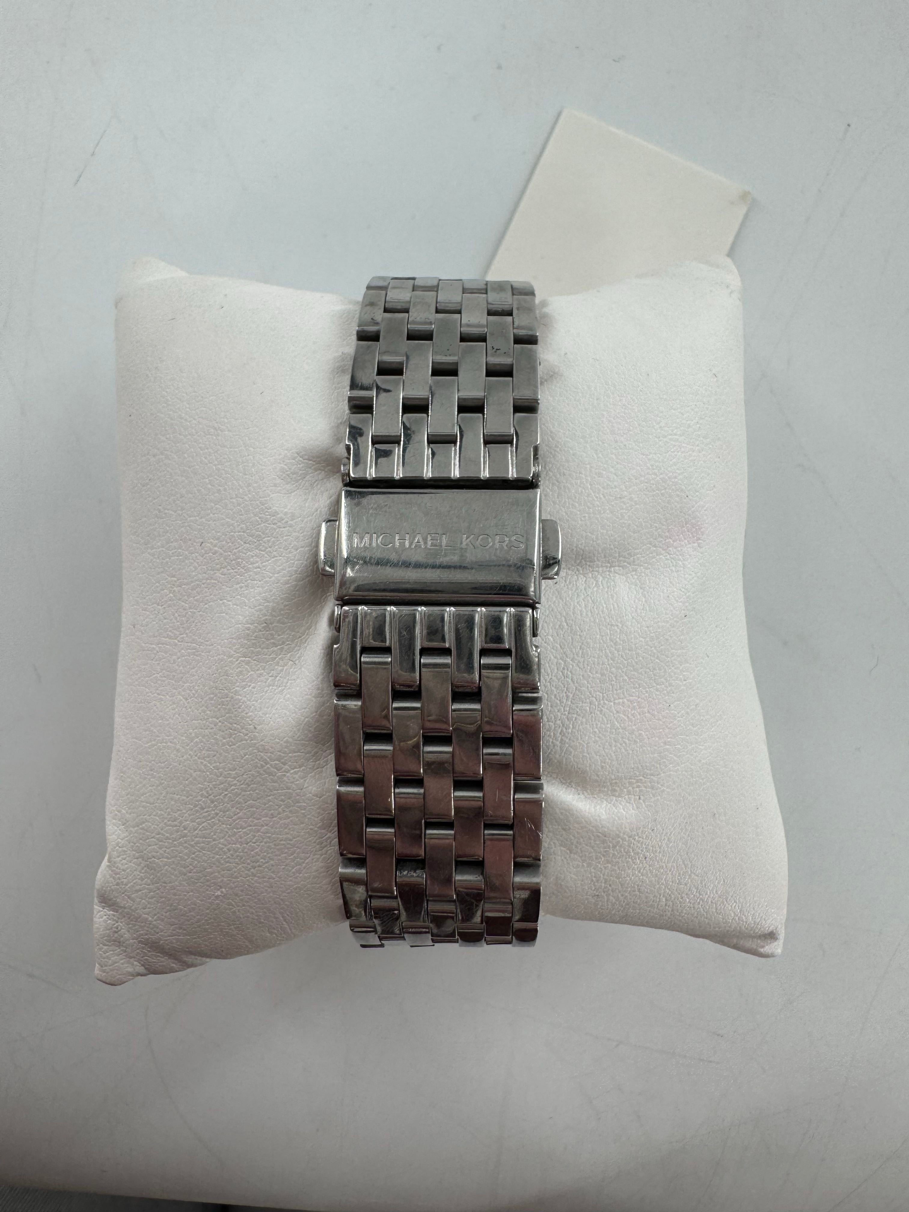 silvertone round face watch