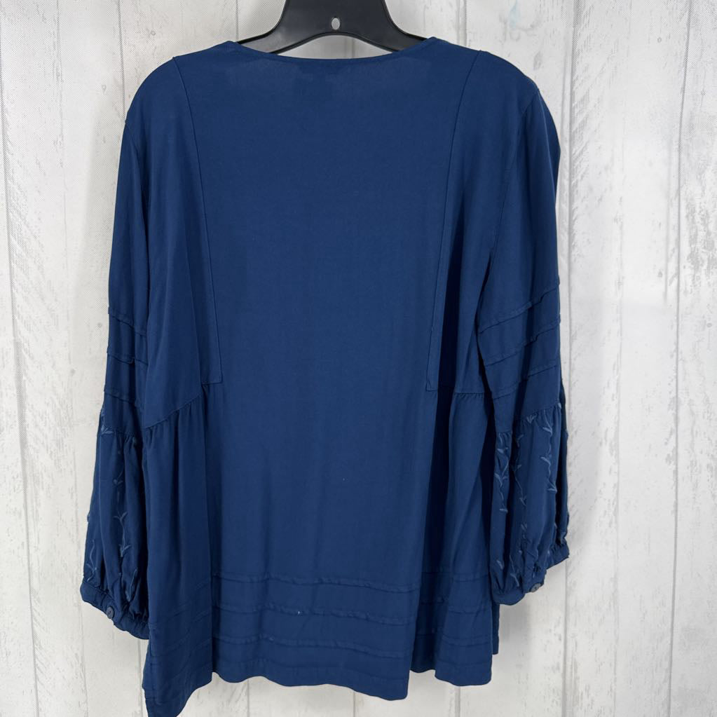 L embroidered notch neck l/s top