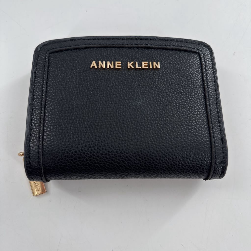 leather bi-fold wallet