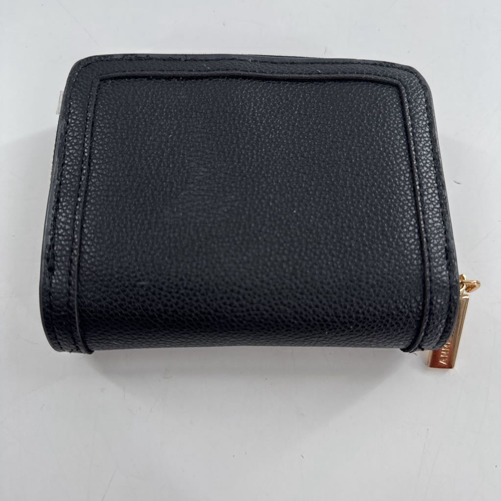 leather bi-fold wallet