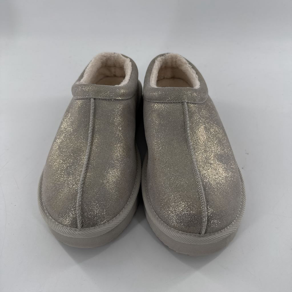 10 faux fur lined clog