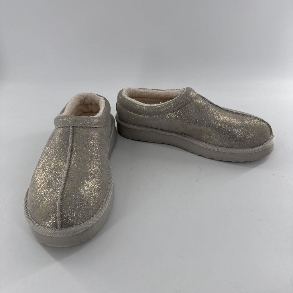 10 faux fur lined clog