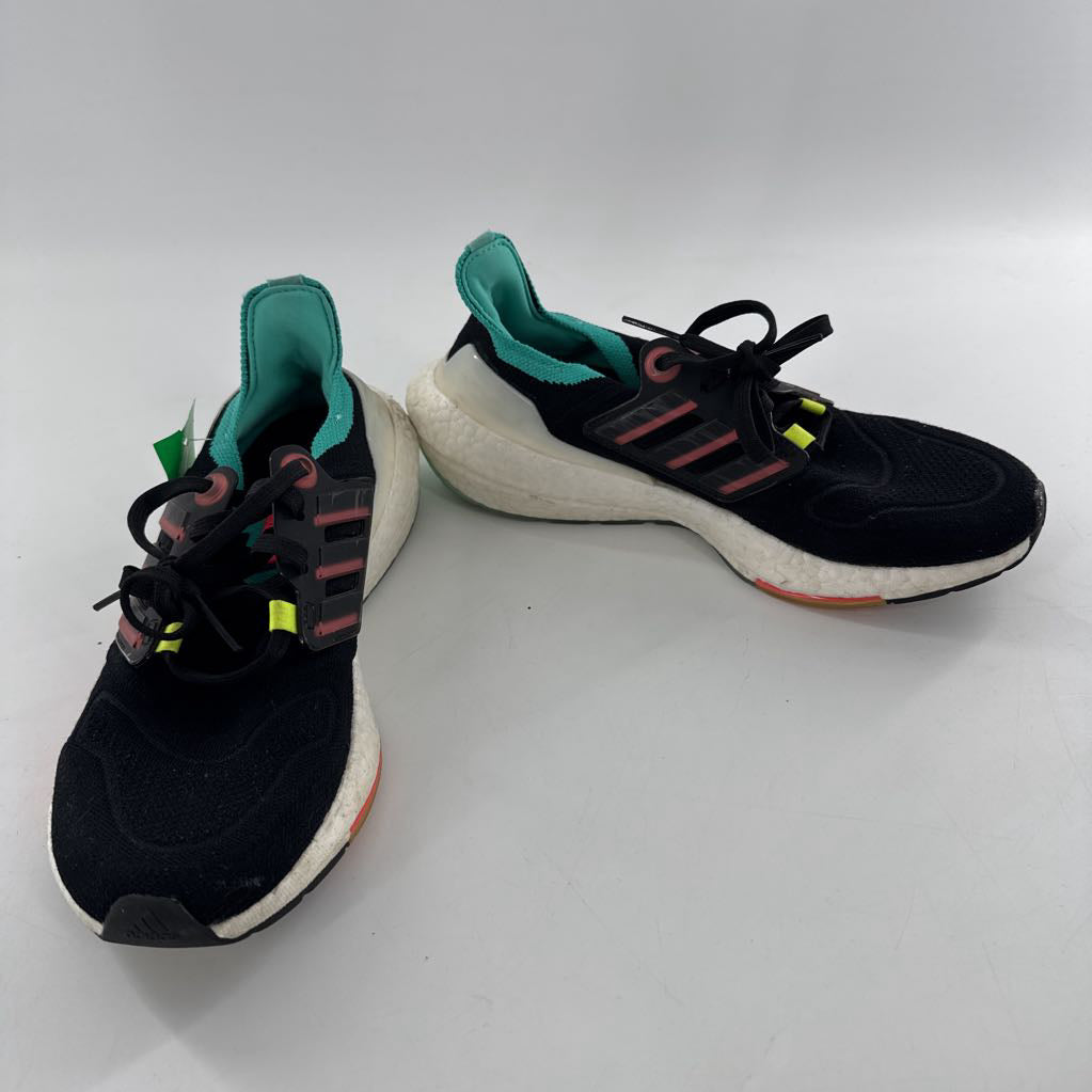 6.5 (fits like a 9) lace-up sneaker