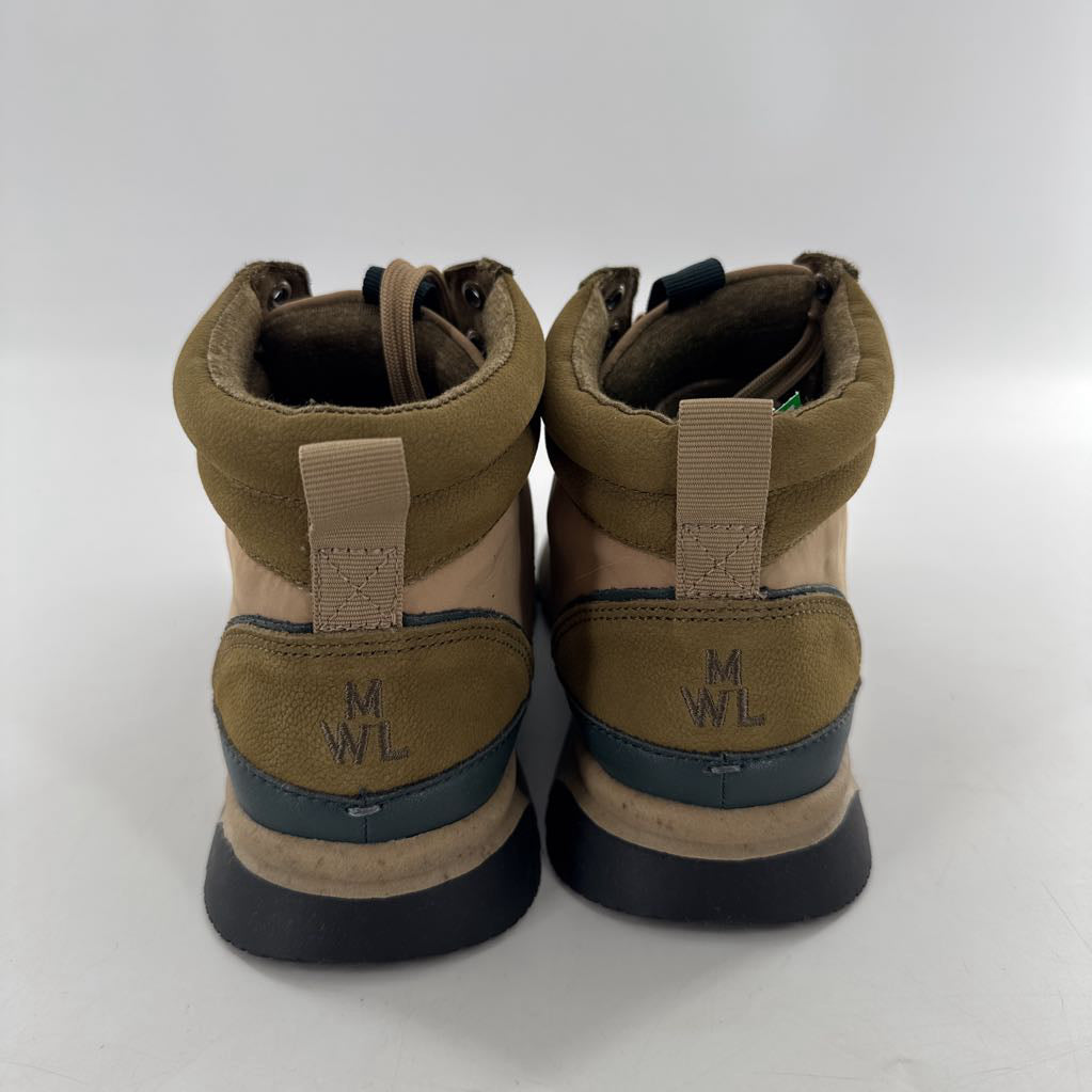 7 lace-up hiking boot