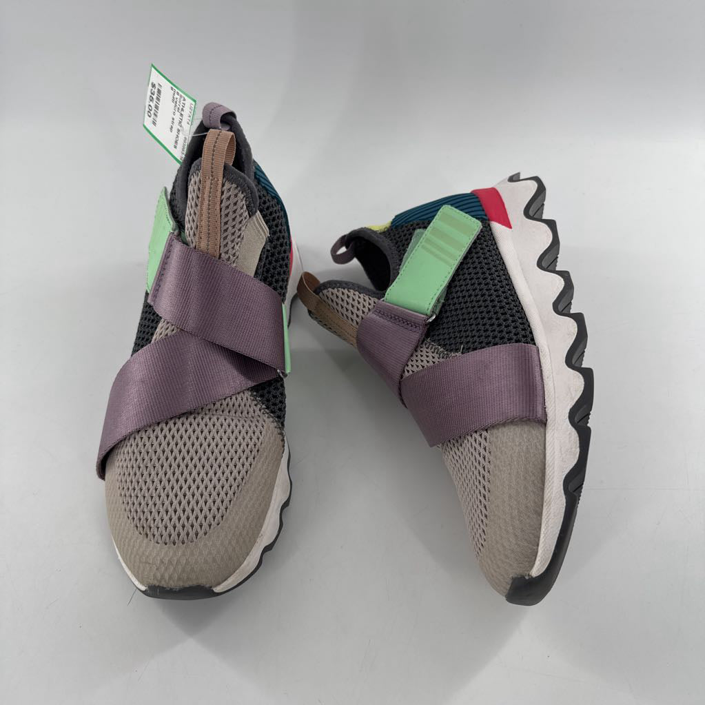 8 velcro strap mesh sneaker