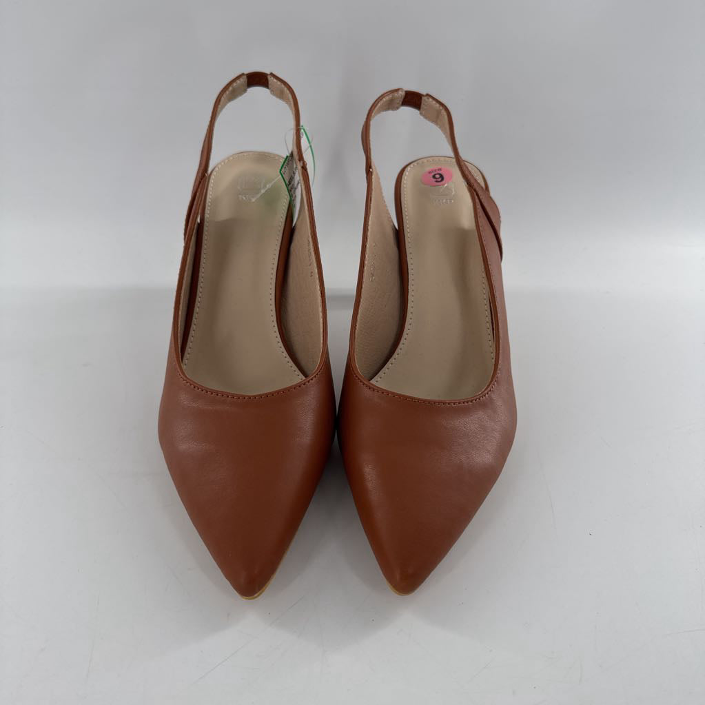 9 chunky heel pointy toe pumps