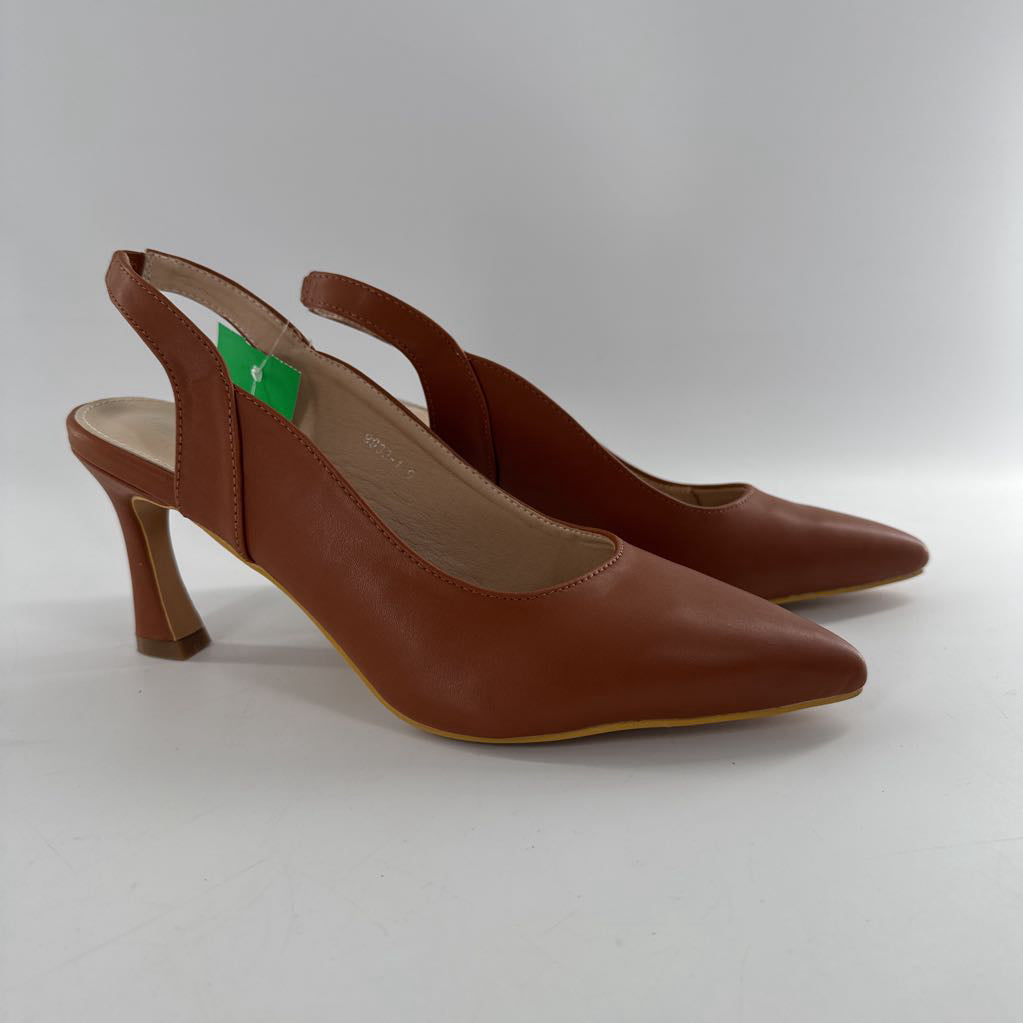 9 chunky heel pointy toe pumps