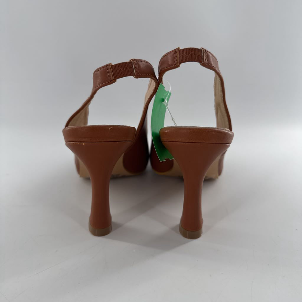 9 chunky heel pointy toe pumps