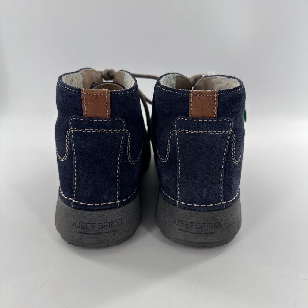 10.5 lace-up ankle boot