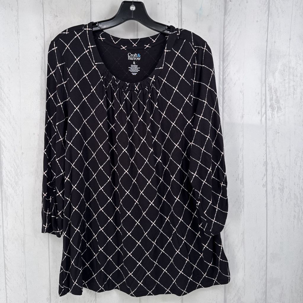XL checkered scoop neck l/s top