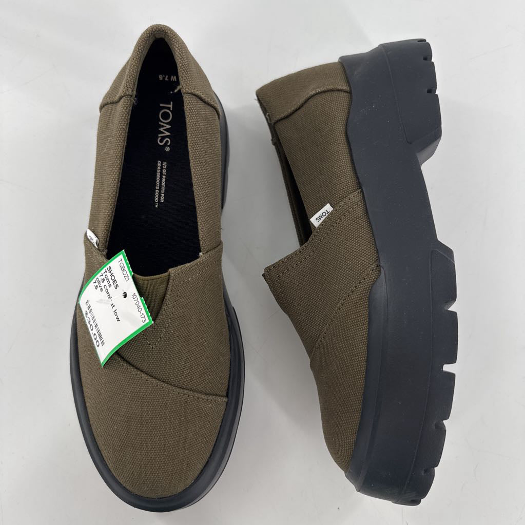 7.5 combat low slip-ons