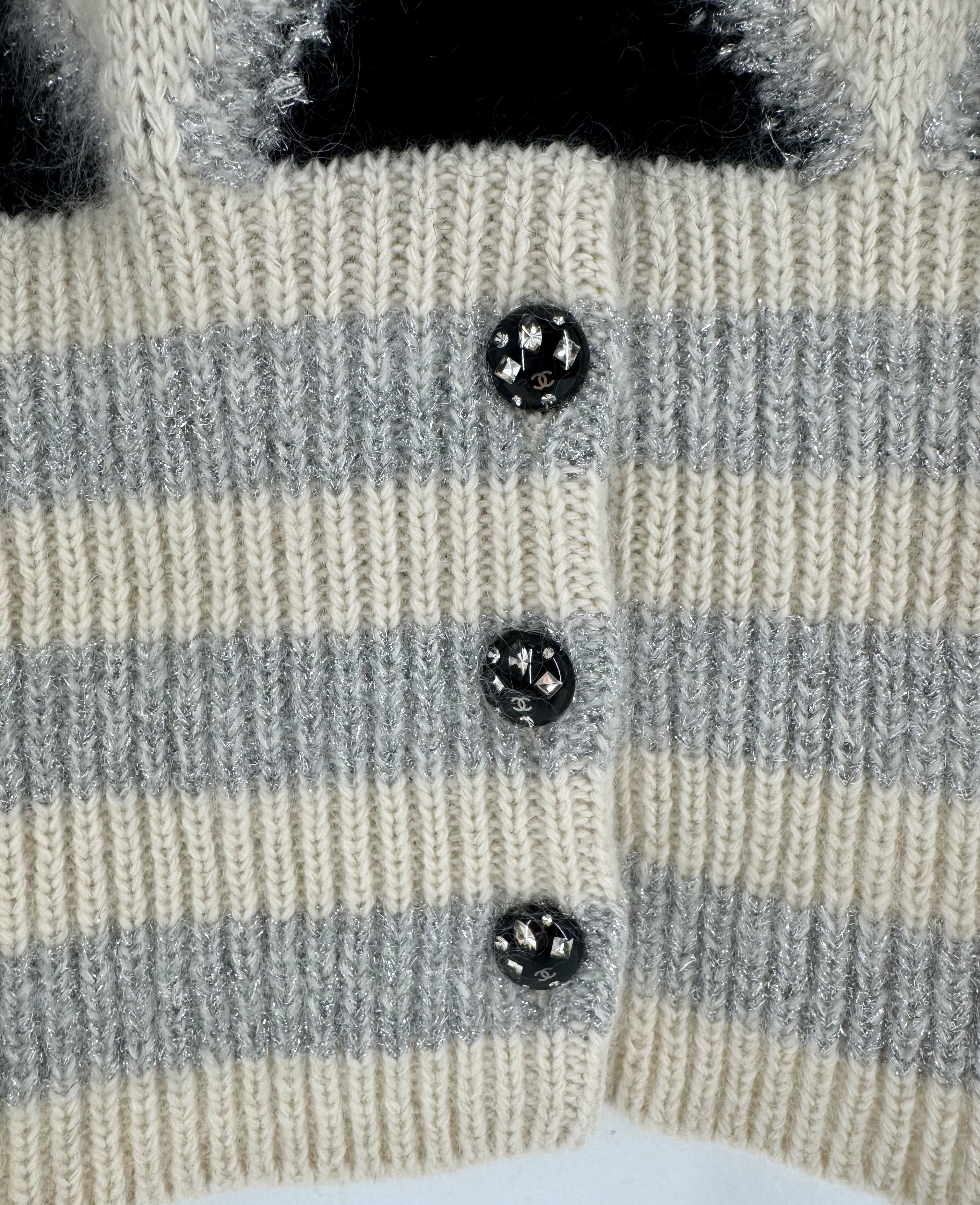 40 l/s button argyle sweater w/ glittery thread accent