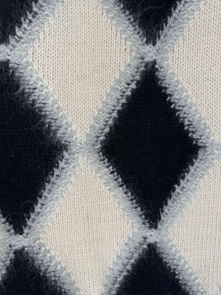 40 l/s button argyle sweater w/ glittery thread accent