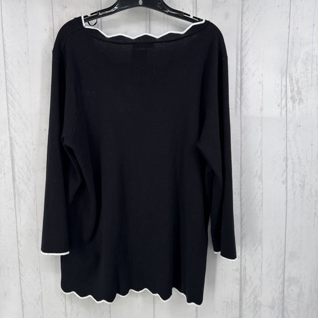 L scalloped edge sweater