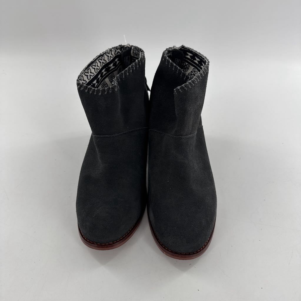 7 back zip heel ankle boots