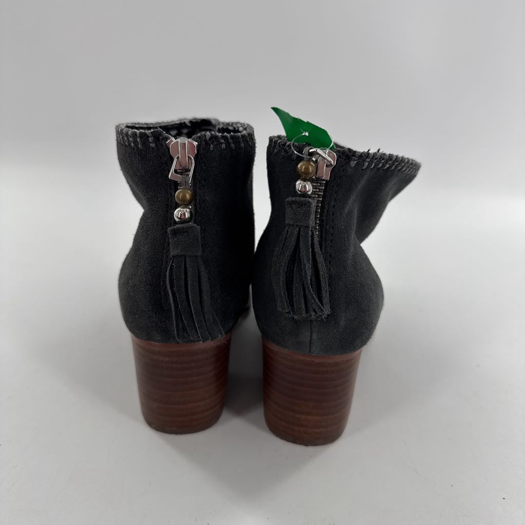 7 back zip heel ankle boots